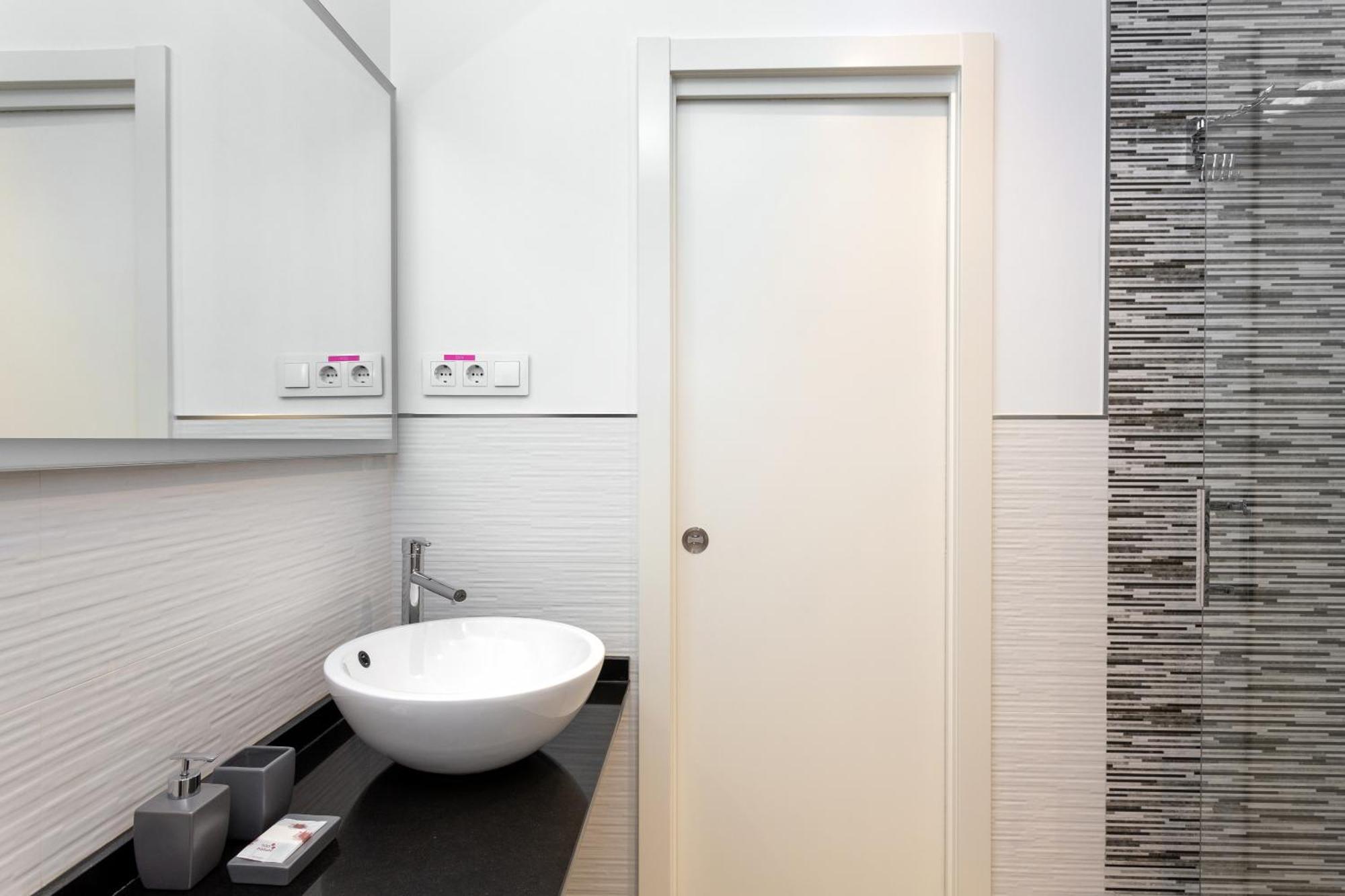Alma Suites Madrid Exterior photo